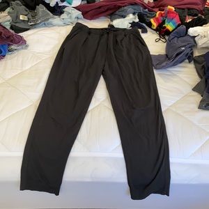 Lululemon black fulllength joggers. Four pockets